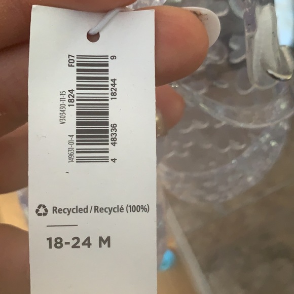 Old navy baby girl sandals - Picture 3 of 3